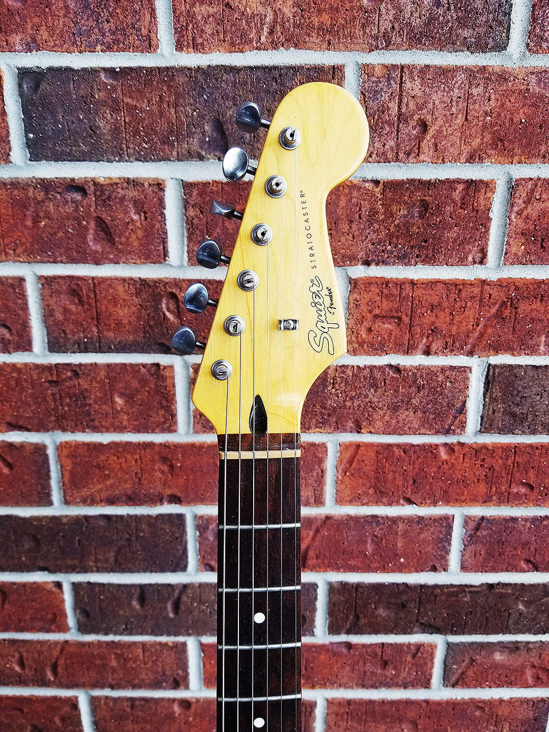 "Gordo"<br>Fender Squier Stratocaster Guitar Signed by Dennis Quaid - Image 5